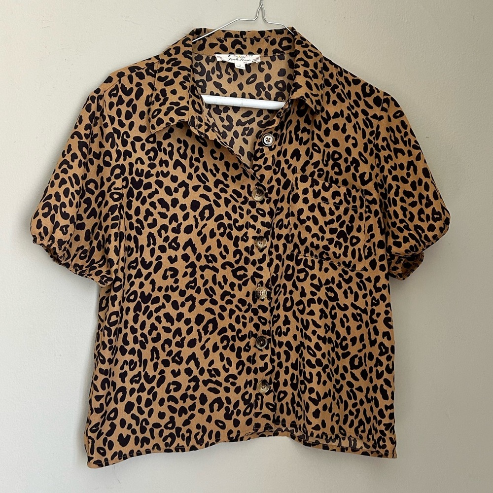 Poly light weight blouse in leopard print